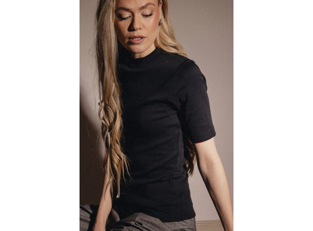 Lara Tee Black M 365 organic cotton mock neck tee 