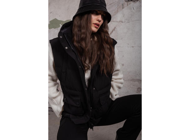 Hailey Vest Black L Technical puffer vest 