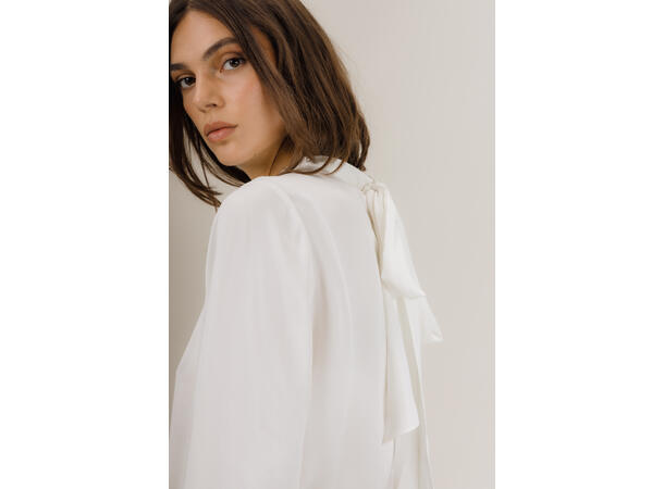Jolanda Blouse White S Luxe loose fit blouse 